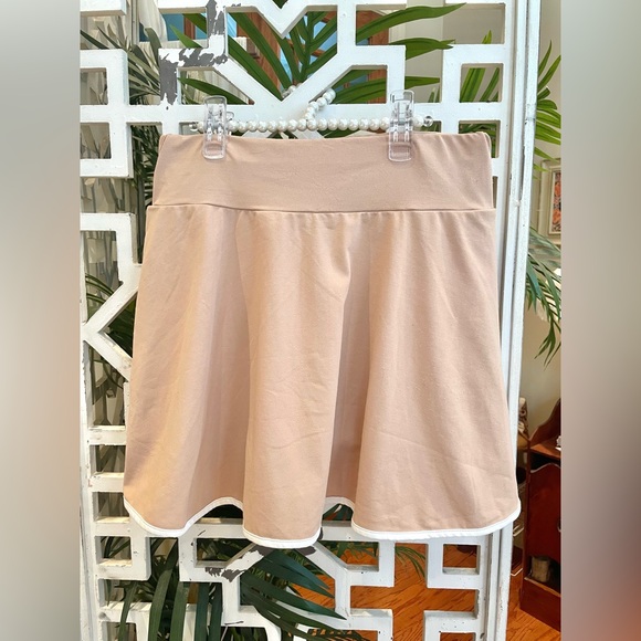 ASOS Tan Women's Skort with white trim (some light piling last photo) - Picture 1 of 3
